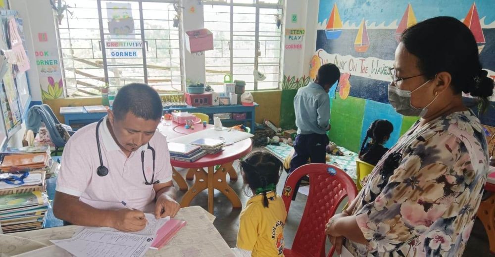 Medical team of UPHC, Potterlane conducting health camp at GMS CSWN Lerie on September 12. (Morung Photo)